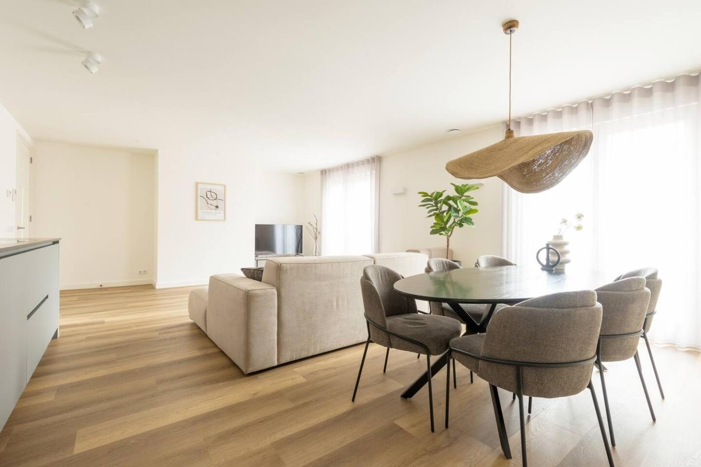 New Apartment In City Centre Large ออร์สชอท ภายนอก รูปภาพ